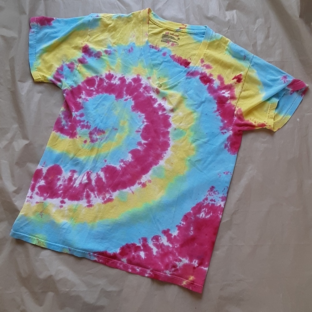 Haines Confort Soft girls v neck tie dye T-shirt